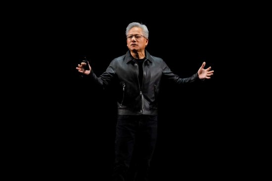 英伟达CEO黄仁勋反驳人工智能市场泡沫论